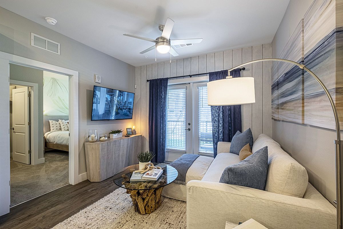 living room with sofa, tv, lamp, and ceiling fan